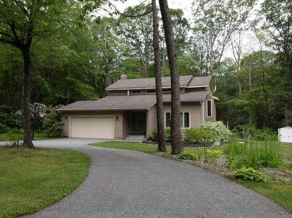 29 Lakeshore Drive, New Hartford, CT 06057