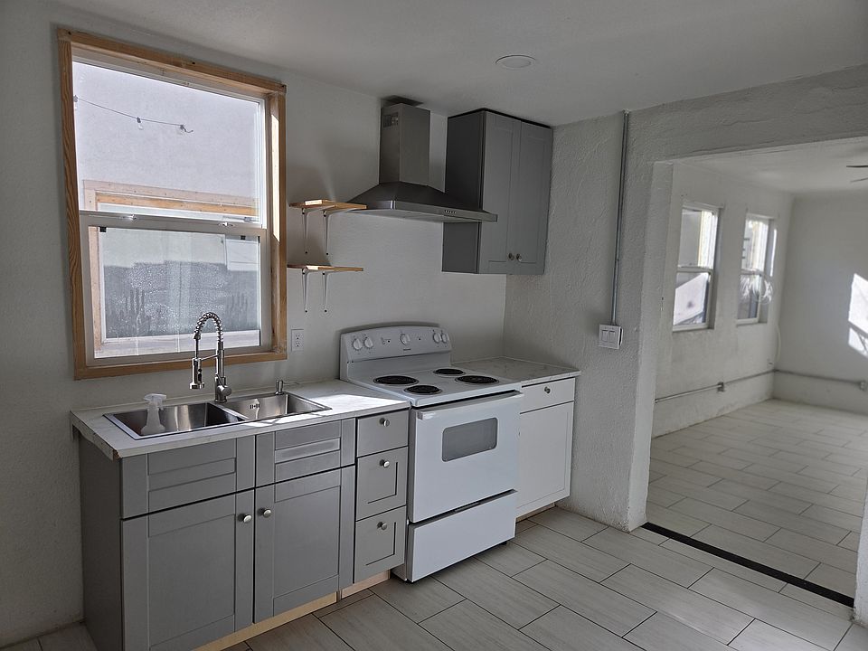 1st image of 916 S Tays St