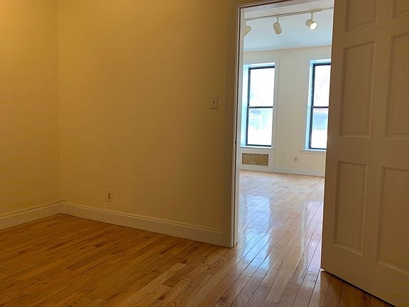 4th image of 250 W 78th St APT 2DR