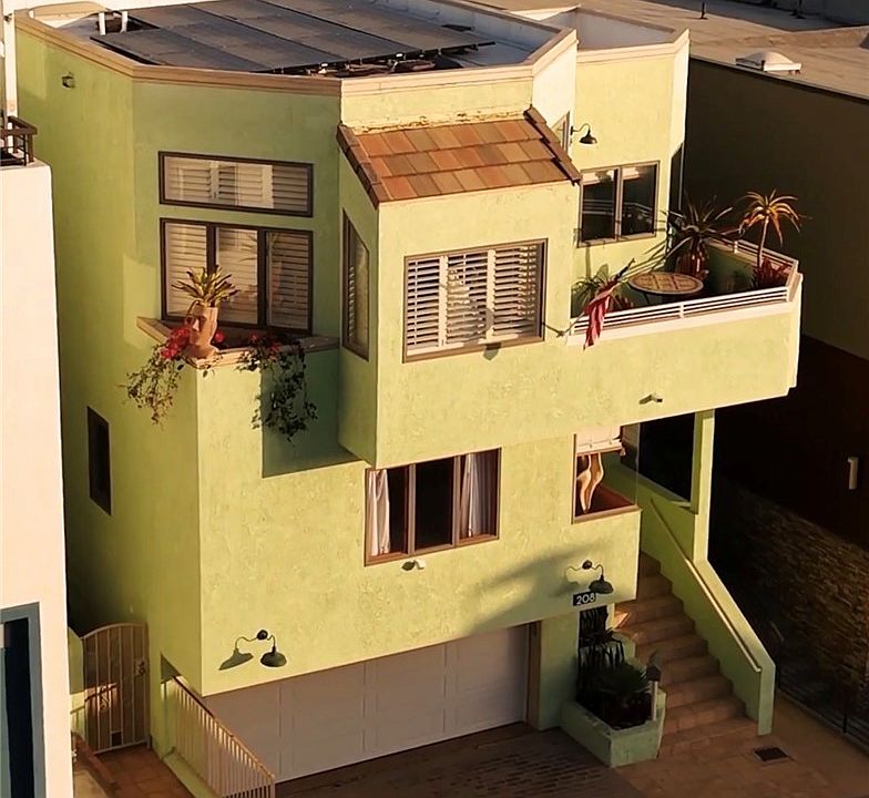 1st image of 208 43rd St
