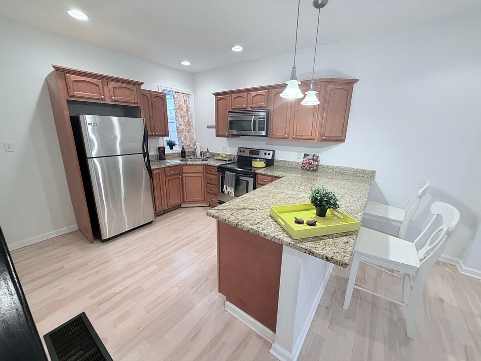 1st image of 2741 W Harper St