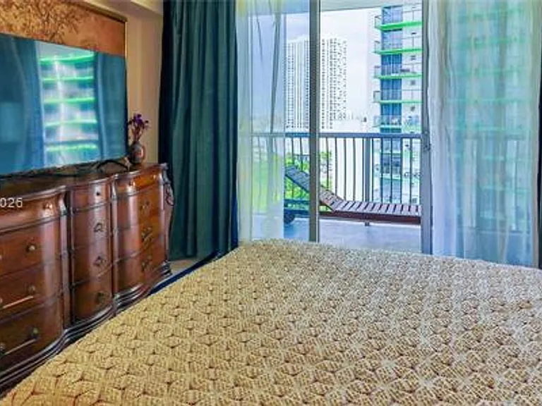1750 N Bayshore Dr #1711 — Photo 41