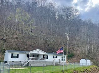 68 Broad Br, Harts, WV 25524