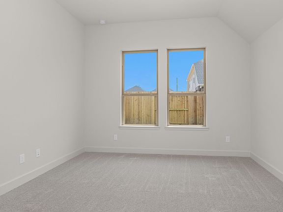 4th image of 30915 Breezy Way