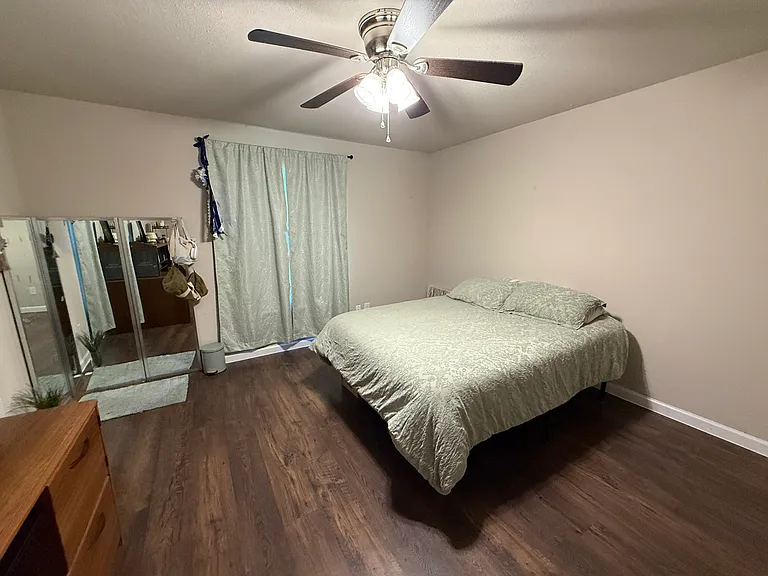 1750 N Graham St — Photo 13