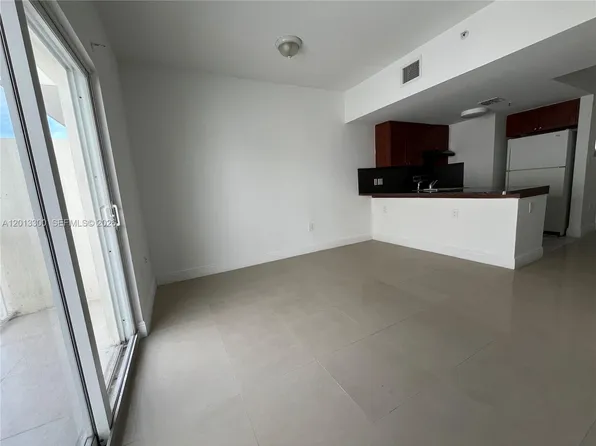 1020 SW 4th St APT 102, Miami, FL 33130
