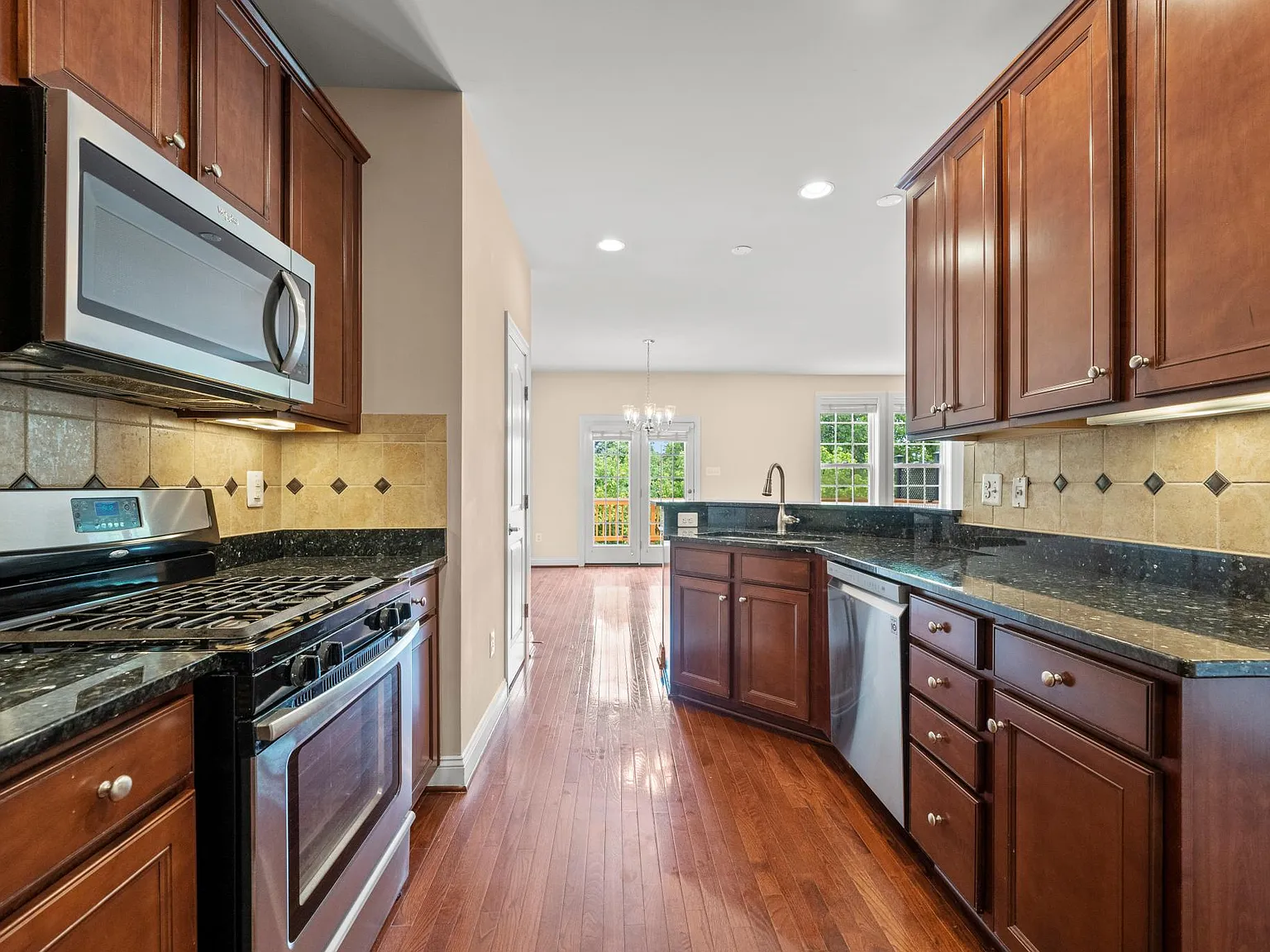 3 bed, 2734 sqft, $3,300 — Photo 4
