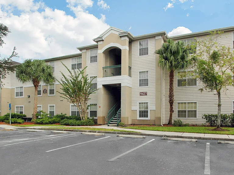 Windermere Apartments — Photo 16
