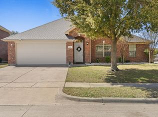 919 Fleetwood Cove Dr, Grand Prairie, TX 75052