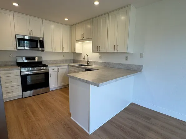 810 Laurel Park Cir, Camarillo, CA 93012