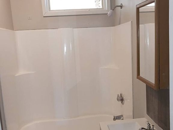 4th image of 158 Park St #2