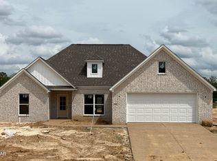 94 Bedford Farms Dr, Jackson, TN 38305