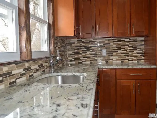 18620 104th Ave, Saint Albans, NY 11412