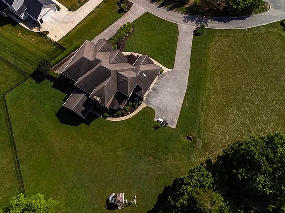 3rd image of 2956 Amesbury Dr