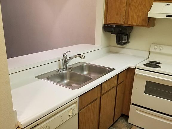 4th image of 931 E Creek Hill Ln #20