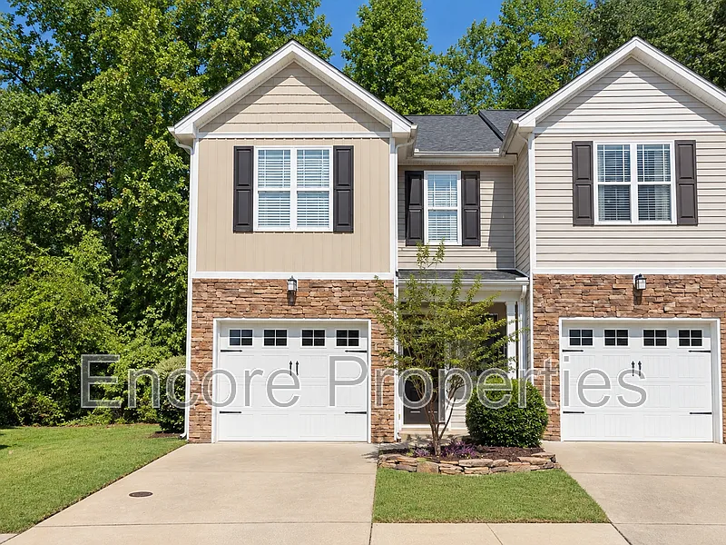 3 bed, 2.5 bath, 1500 sqft, $1,900 — Photo 1