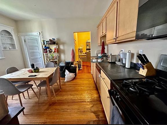 5th image of 22 Curtis Ave #1