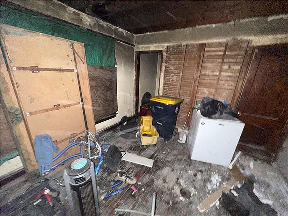 5th image of 2310 Denver Ave