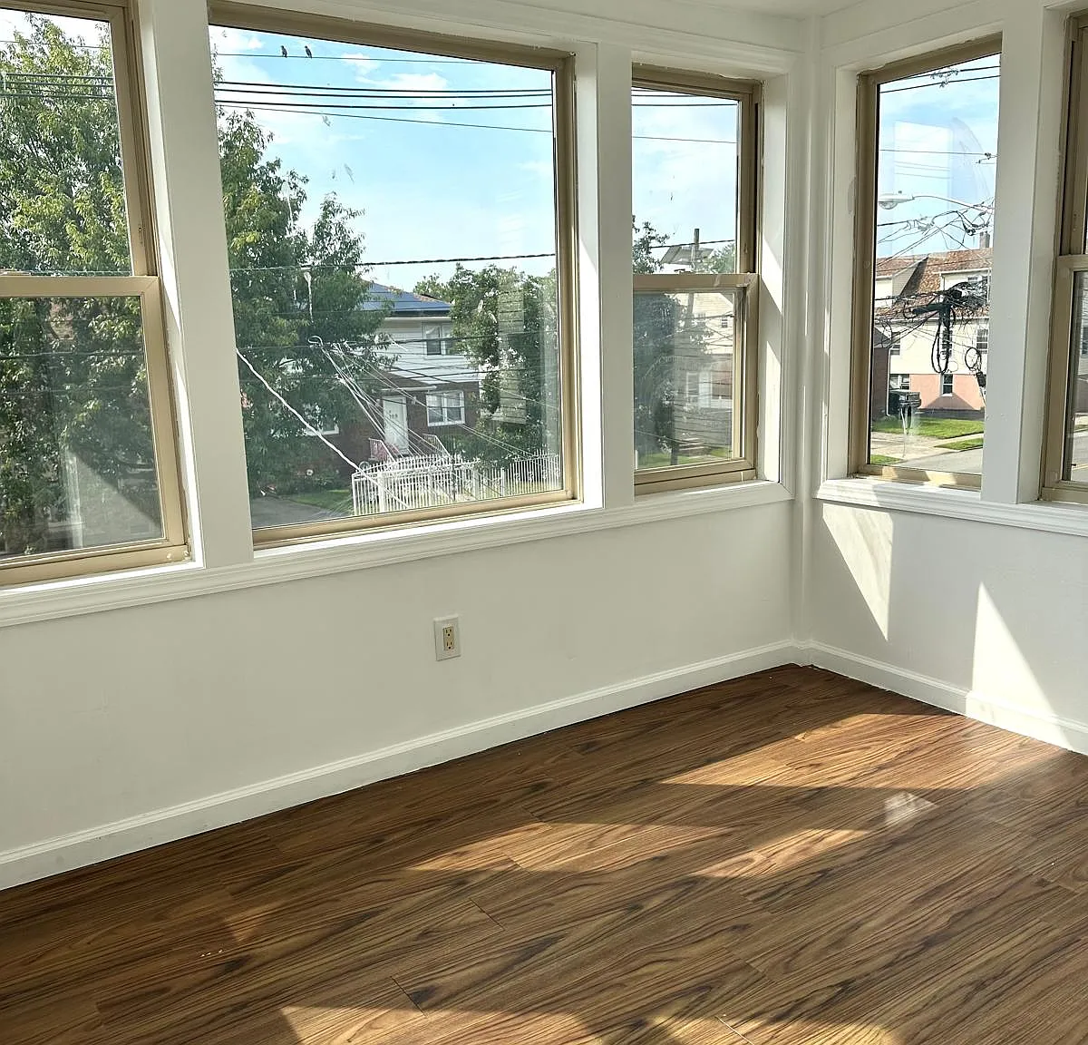 3 bed, 1000 sqft, $2,700 — Photo 3