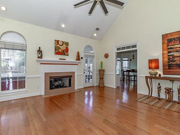 3rd image of 4008 Dowling Dr
