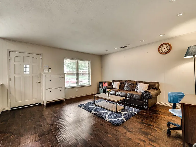 1623 Wisteria Way — Photo 3