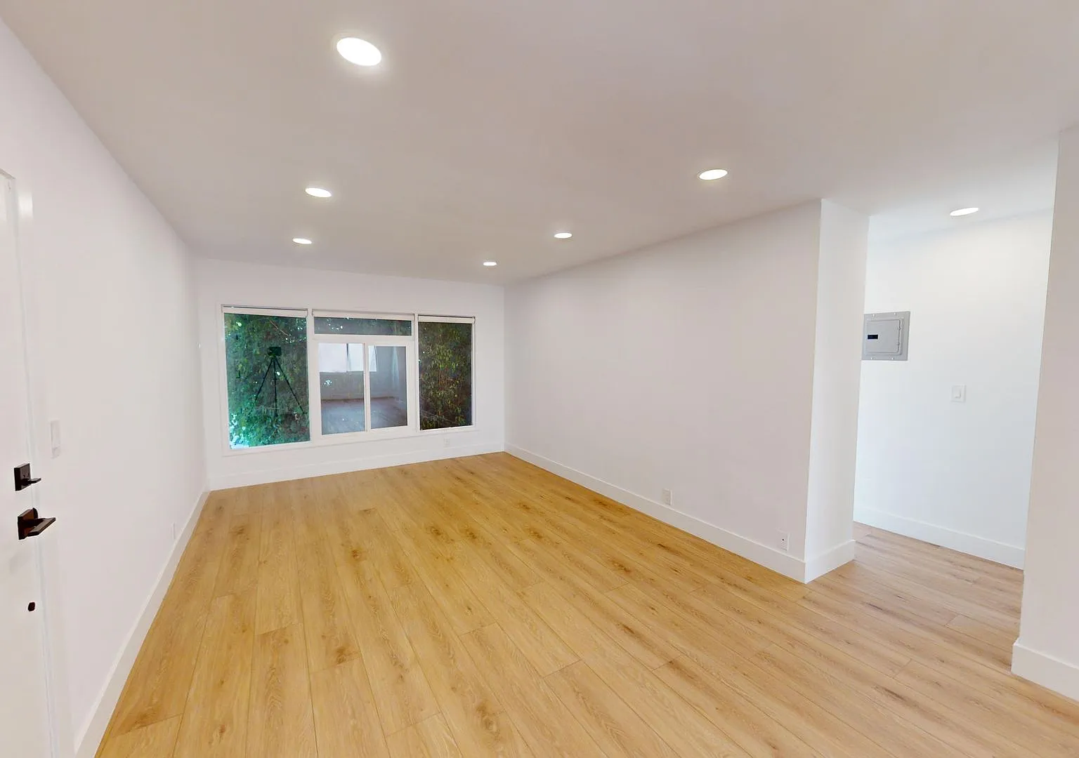 Welcome Home || Newly Upgraded WeHo Apt || 943 Gardner — Photo 2