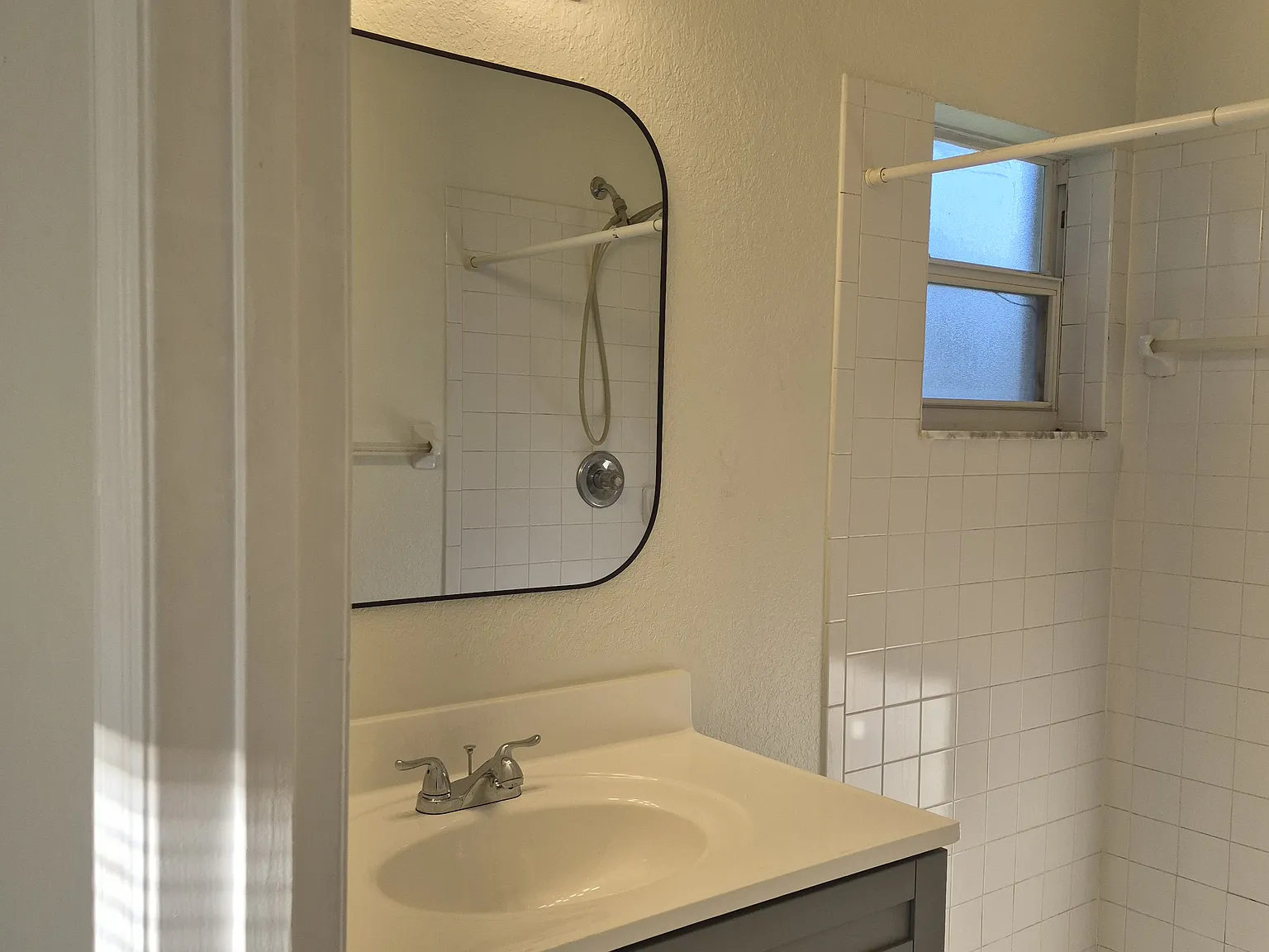 3 bed, 1068 sqft, $1,750 — Photo 3