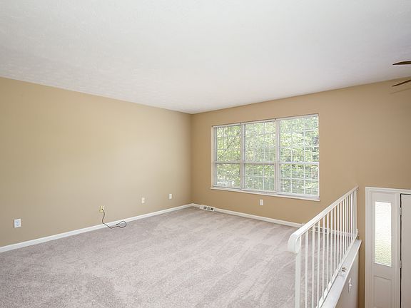 4th image of 3429 Warwick Ct #B