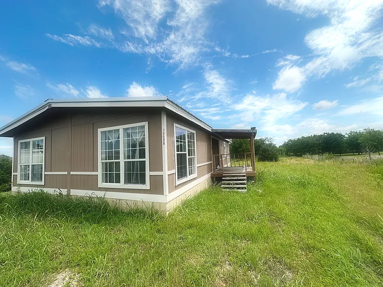 12457 FM 1392 — Photo 11