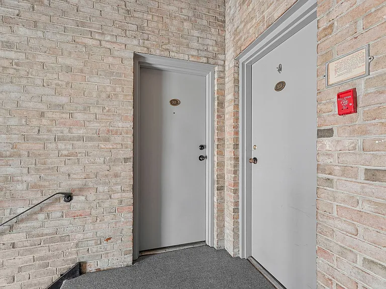 117 E St SE #302 — Photo 13