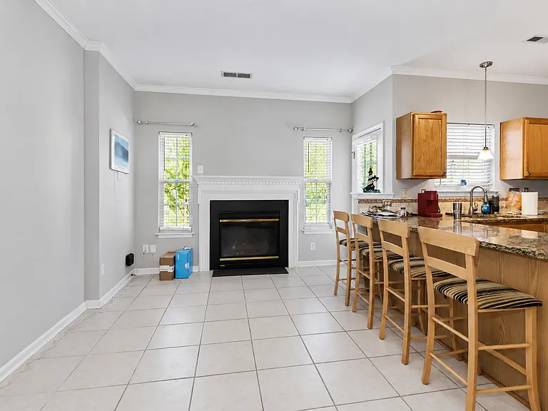 17819 Delmas Dr — Photo 37