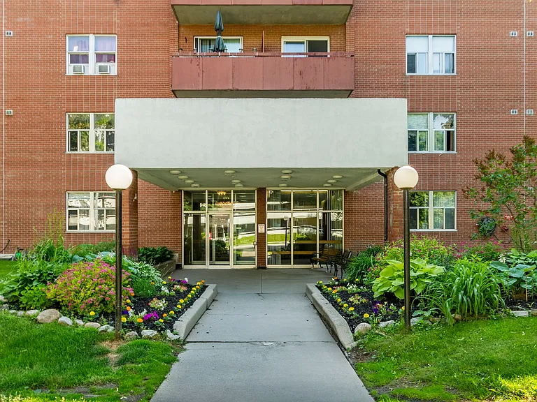 25 Lorne Ave #304 — Photo 18