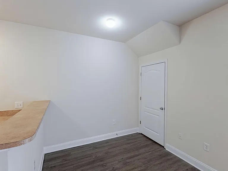 Ashbury Square Apartments — Photo 44