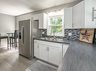 937 20th St, Marion, IA 52302