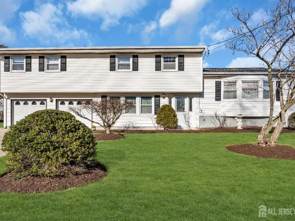 1463 Pawnee Rd, North Brunswick, NJ 08902