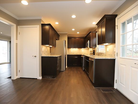 2nd image of 2805 E Cherry St
