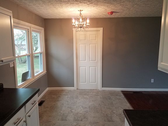 4th image of 7 Meadowbrook Ct