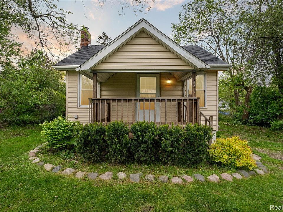 1st image of 95 Waterly Ave
