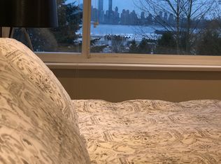 212 Forbes Ave #310, North Vancouver, BC V7M 3E5