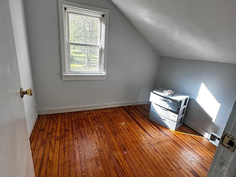 2nd image of 91 Toleman Rd APT 2