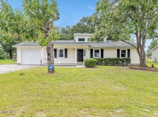 205 Cinnamon Dr, Hubert, NC 28539