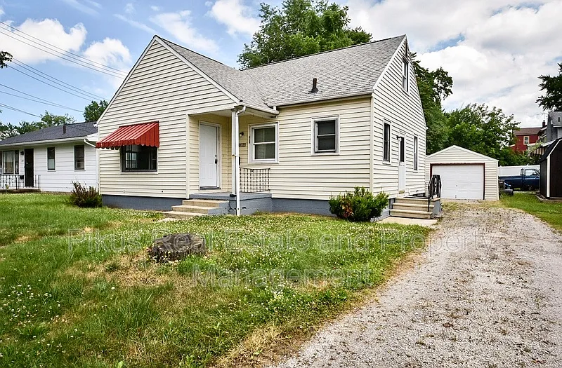 1383 Leonora Ave photo 1