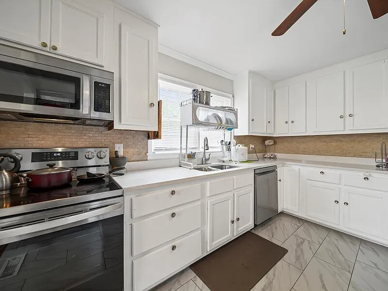 335 Meadowdale Ln — Photo 10
