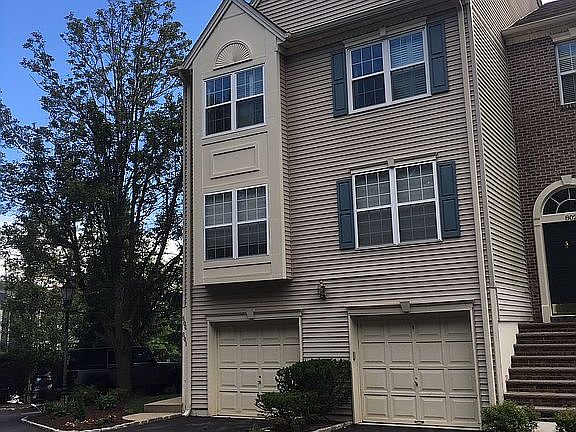 5th image of 800 Newport Dr