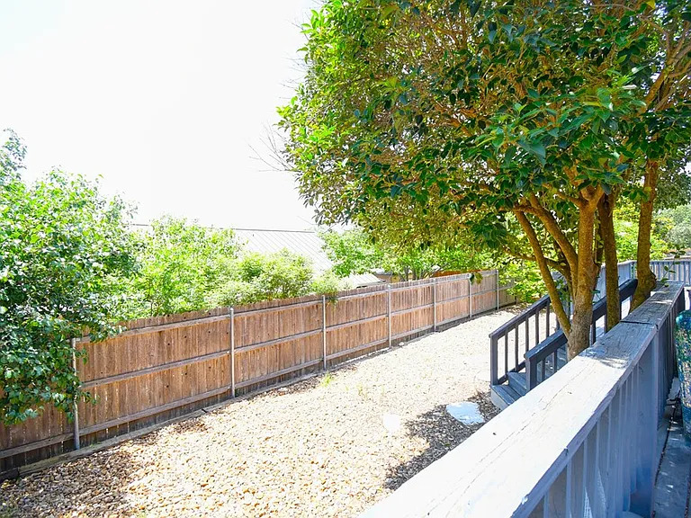 719 Oak Hollow Dr — Photo 34