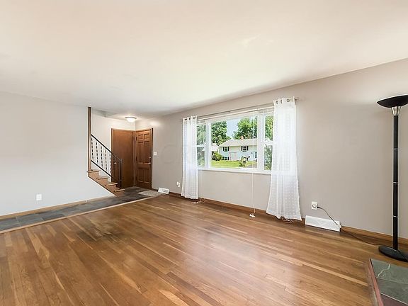 5th image of 3189 Angela Dr