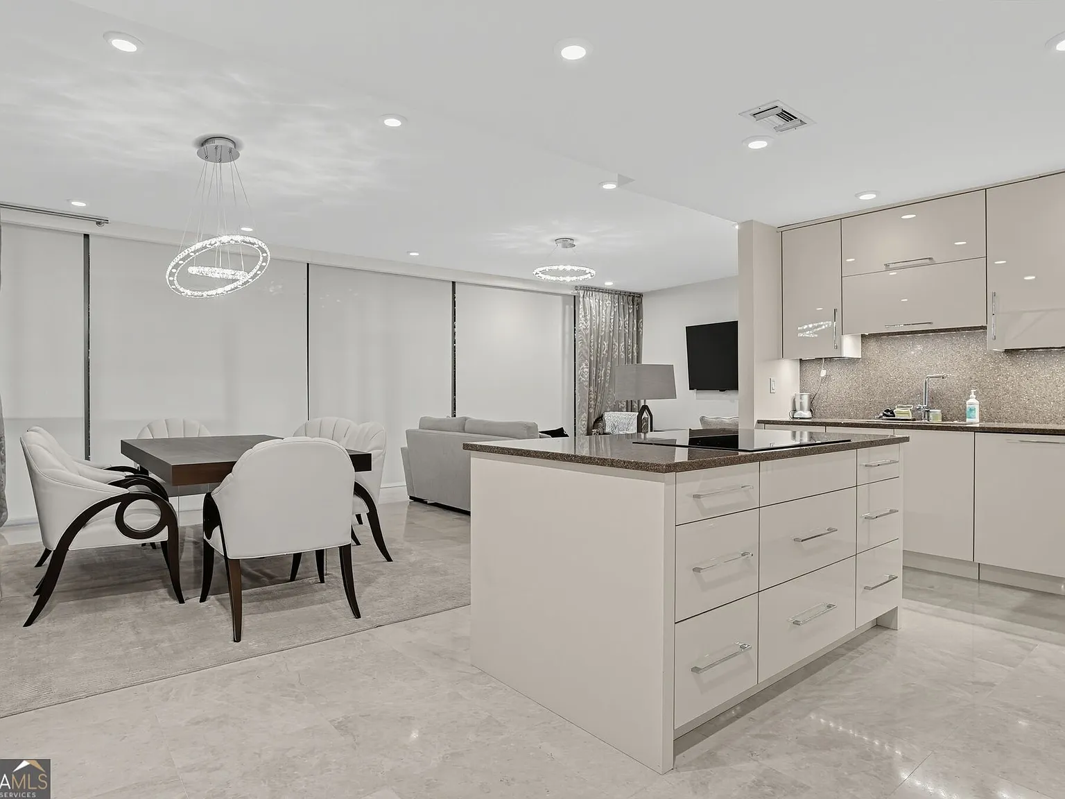 2 bed, 2.0 bath, 1703 sqft, $6,300 — Photo 4