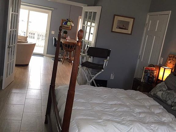 Bedroom perfect for a queen