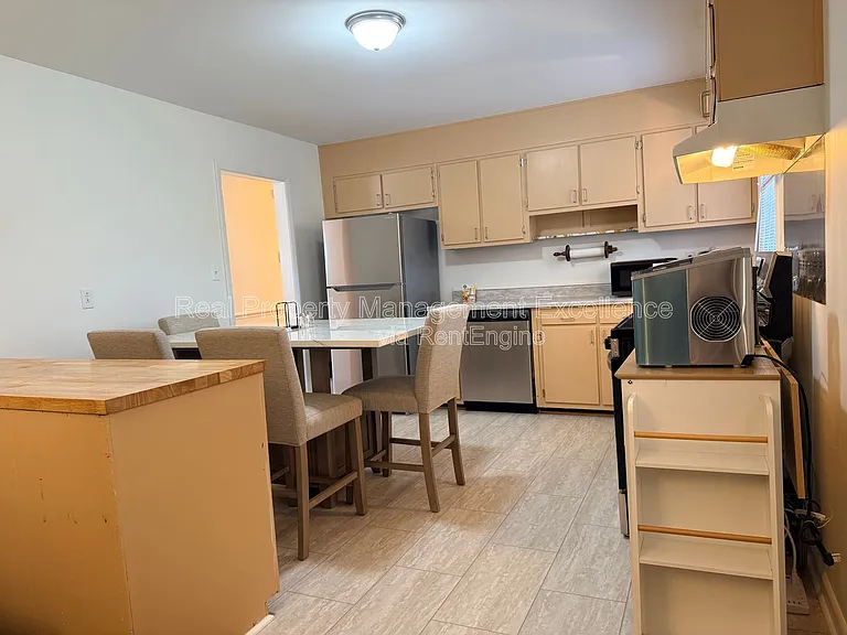 120 E Rowan St — Photo 10