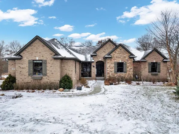 1087 Watersmeet Ct, Oxford, MI 48371